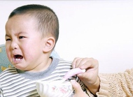 两岁多宝宝总是不好好吃饭，怎么改正？