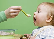 早产的宝贝儿应该怎样添加辅食？