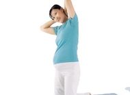 孕中期练瑜伽技巧：腰部强壮，骨盆柔软