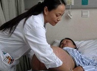 足月孕妇什么时候需要去医院住院？