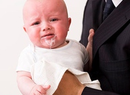 宝宝为什么总吐奶？怎么护理能缓解？