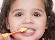 预防孩子龋齿，养成饭后刷牙漱口的习惯
