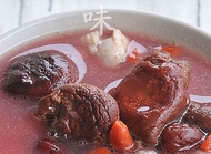 月子餐：四季皆宜的野生红菌菇鸡汤