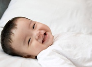 爱笑的宝宝说明他身体健康，也更聪明