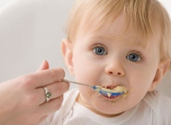 聪明妈妈学会从小培养孩子的饮食习惯