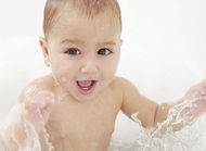 水进入宝宝的耳道内应该怎么处理？