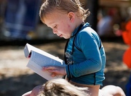 孩子看书时遇到某些情节会哭，正常吗？
