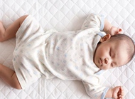 哪种睡姿又安全又利于宝宝成长？