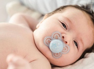 安抚奶嘴如何用才能避免宝宝依赖？