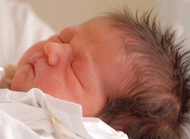 出生15天，男宝宝经常吐奶怎么办？