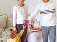 促进宝宝空间知觉发展的游戏：抛接球