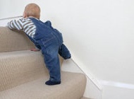 宝宝爬行时应注意的安全因素