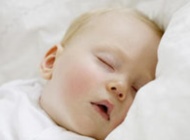 如何预防宝宝病理性枕秃