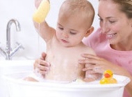 给宝宝洗澡时不要犯这些错