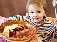 如何培养宝宝自己吃饭的能力