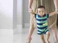 帮助宝宝学走路的8个技巧