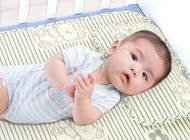 给宝宝睡凉席容易出3种问题