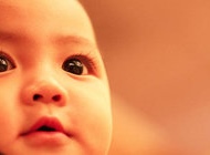 预防宝宝患上斜视和对眼