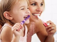 宝宝长牙就要开始刷！你知道宝宝刷牙的正确姿势吗？